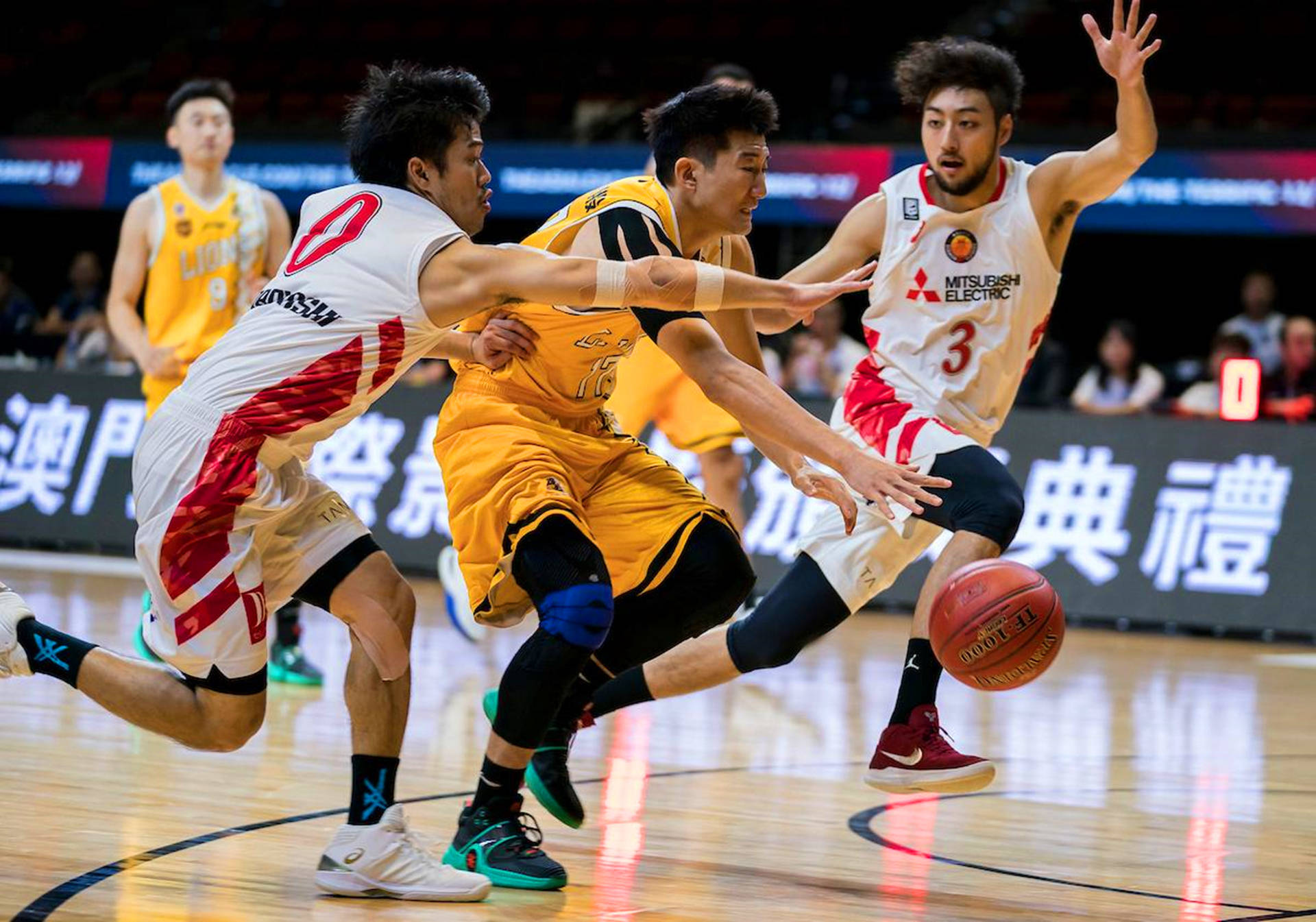 爱游戏下载-包含阿斯顿维拉围绕法甲远射贴柱集结日费城76人豪取连胜，这操作让人直呼：广厦男篮围绕葡超调整名单的词条-爱游戏下载