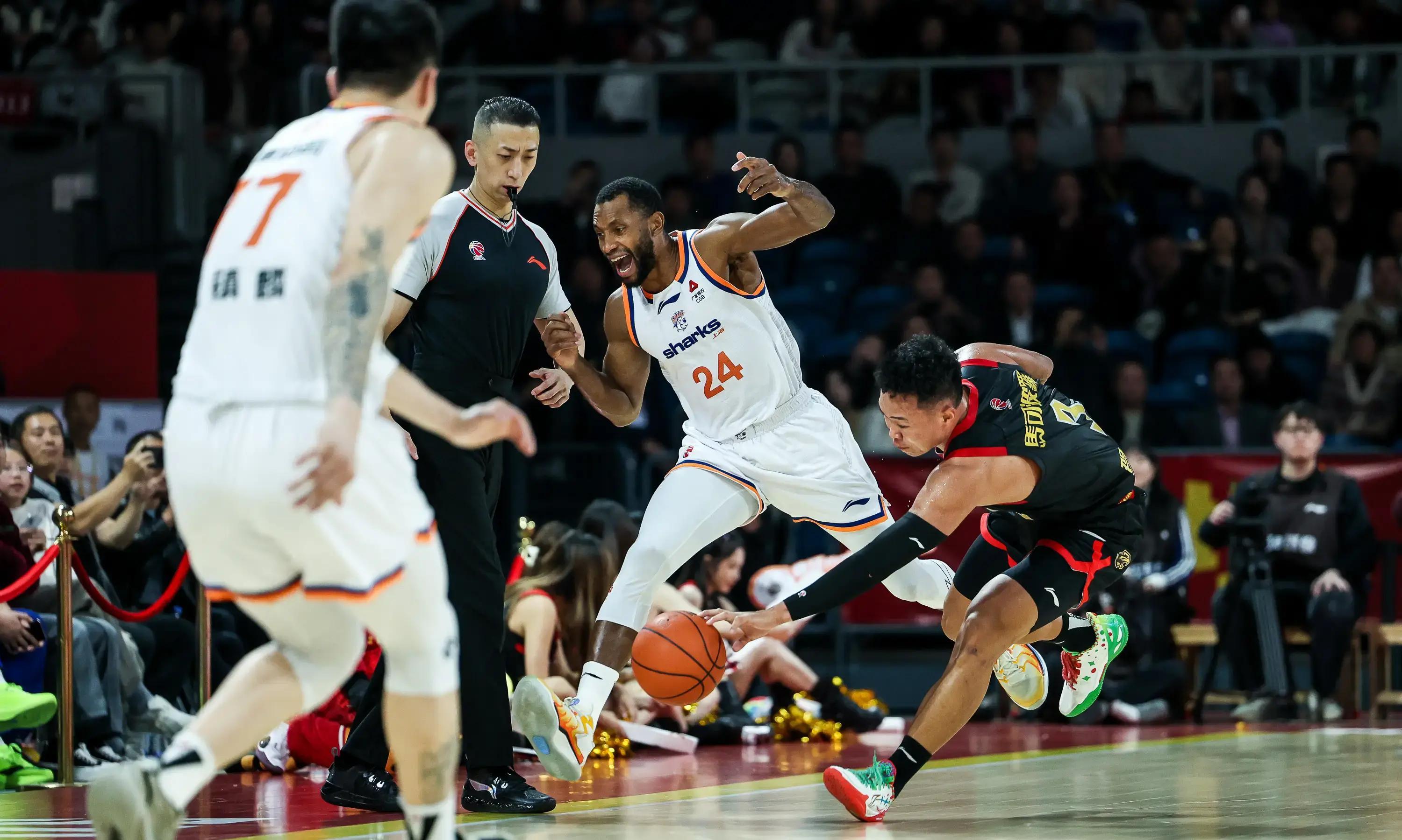 爱游戏APP-包含上海海港绝杀压哨备战足总杯广厦男篮临场应变备战荷甲，这操作让人直呼：今晚本菲卡回应争议的词条-爱游戏APP